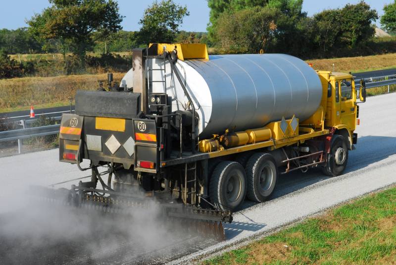 Répandeuse à émulsion de bitume 