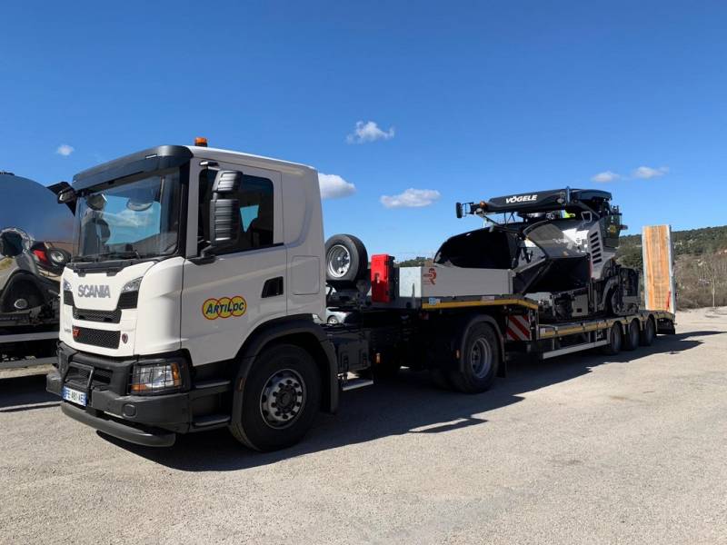 Prix de la location d'un finisseur 1600 avec chauffeur sur Marseille